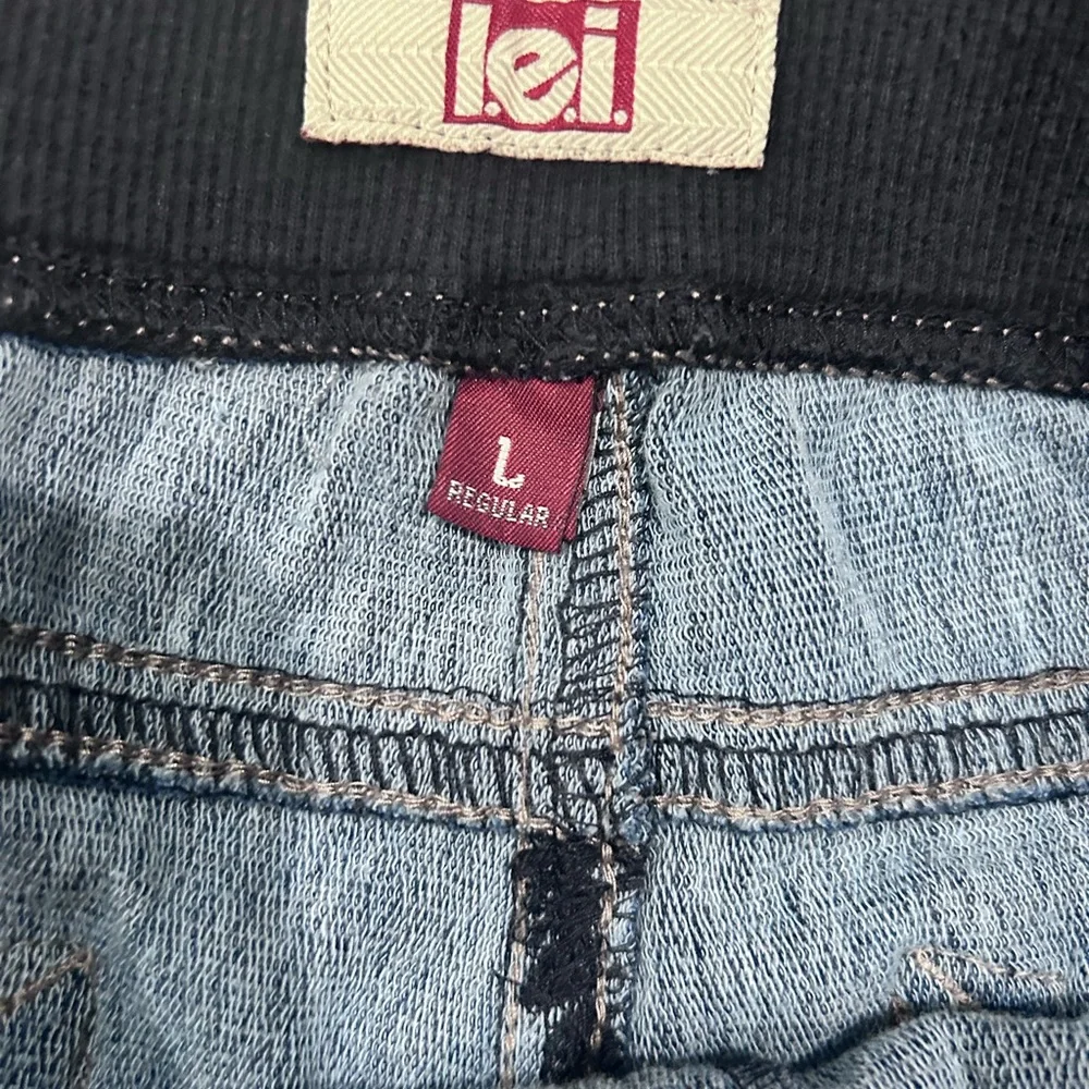 LEI Women's Blue Denim Jeggings with Black Waistband - Picture 2 of 3